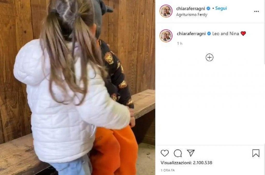 Ferragni, Leone bacia un’amichetta. Chiara: "L'amore non ha limiti"