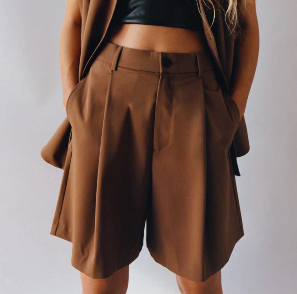 Pantaloni shorts eleganti