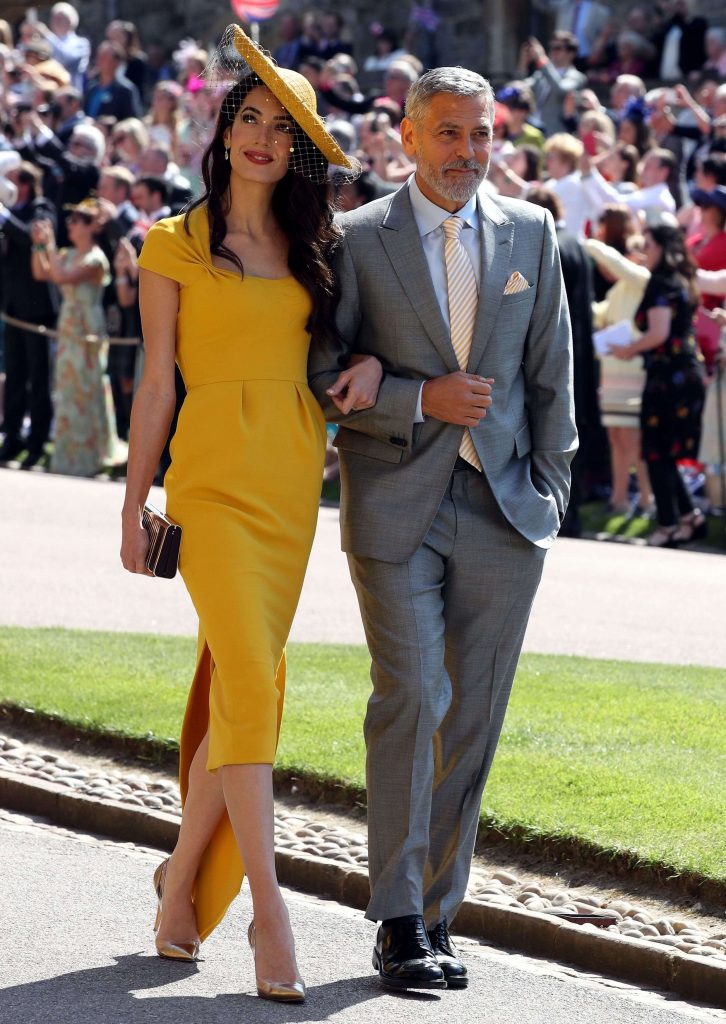 Amal e George Clooney arrivano alla cappella di San Giorgio al Castello di Windsor prima delle nozze del principe Harry con Meghan Markle il 19 maggio 2018 a Windsor, in Inghilterra.