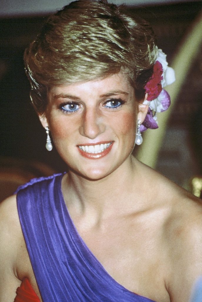 Questa immagine ha l'attributo alt vuoto; il nome del file è lady-diana-1997-687x1024.jpg