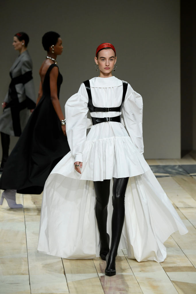 Look vestito bianco