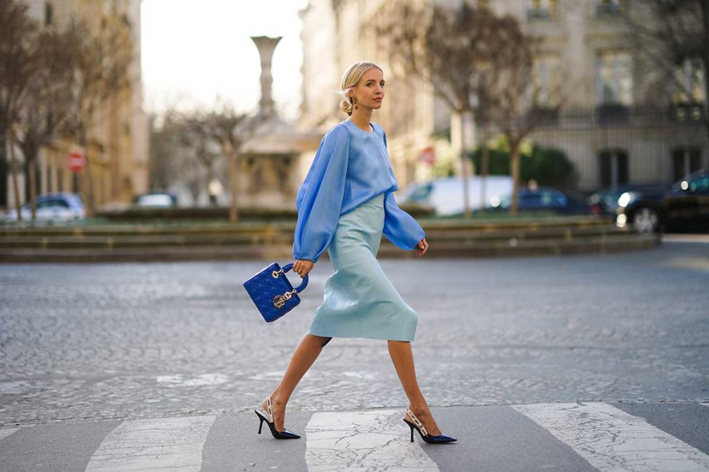 ragazza street style scarpe punta 