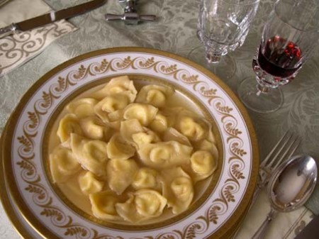Cappelletti in brodo
