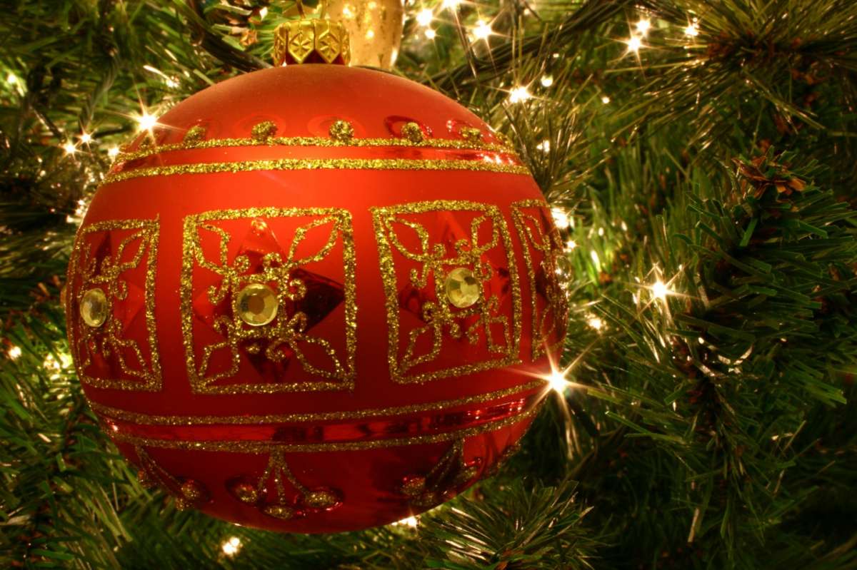 Albero di Natale addobbi fai da te pallina decorata