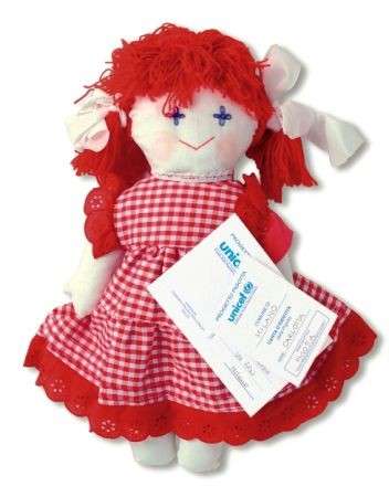 Bambola con abito rosso