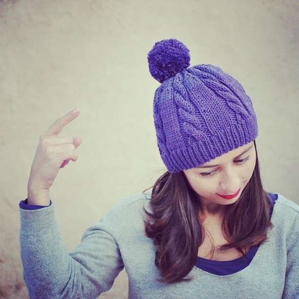 Cappellino in maglia a trecce