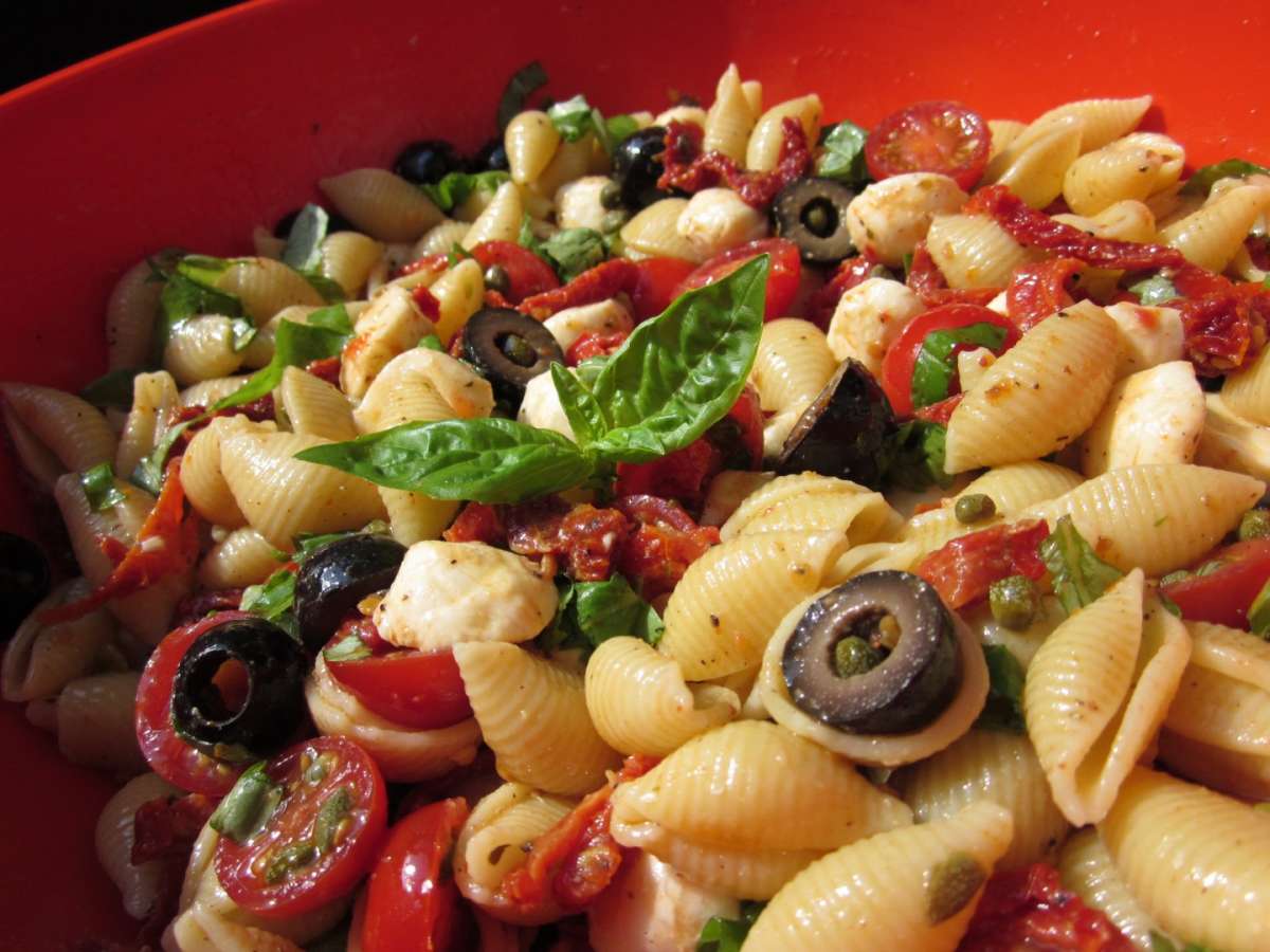 Conchiglie con basilico