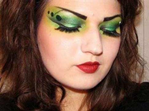 In verde questo trucco esagerato