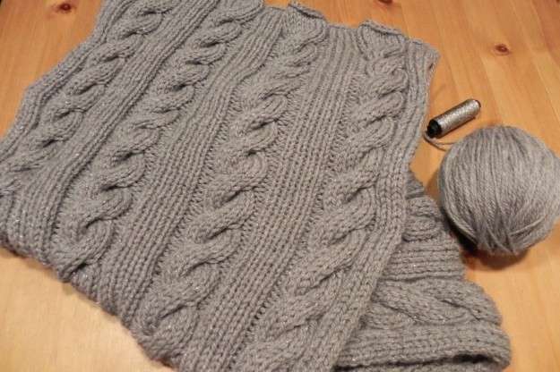 Maglia con trecce in grigio