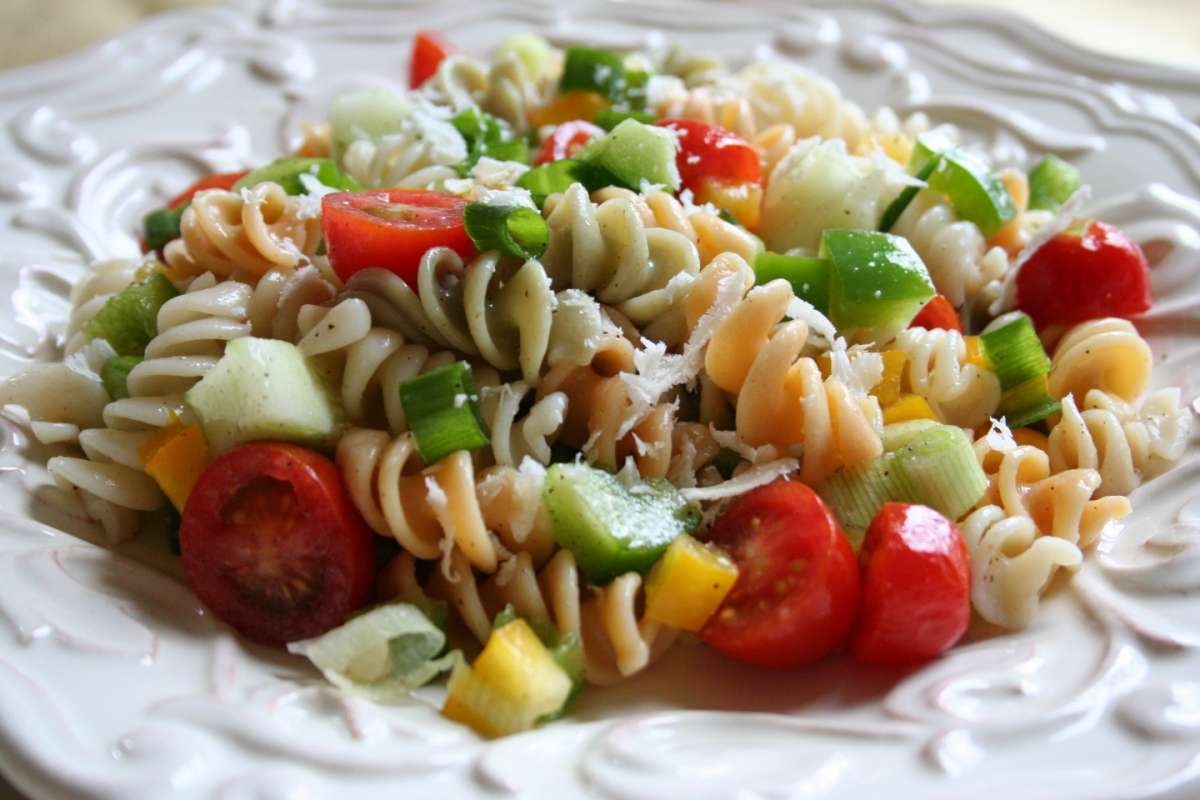 Pasta fredda con pomodori