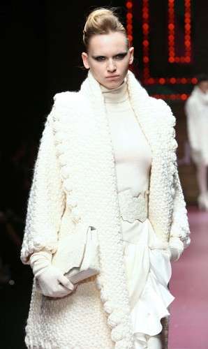 Total look in maglia di lana