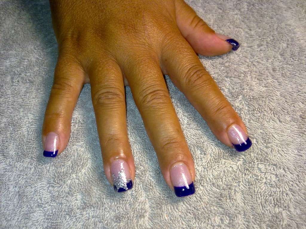 Unghie in gel con french in blu