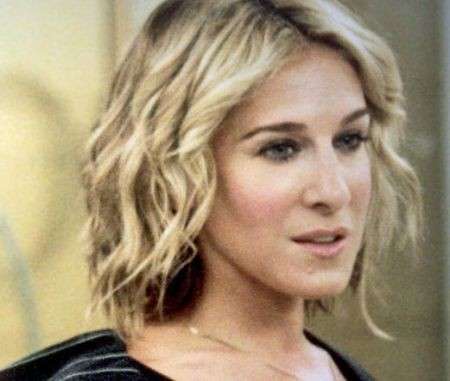 Carrie Bradshaw con capelli corti