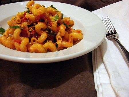 Pasta con tonno e pomodoro