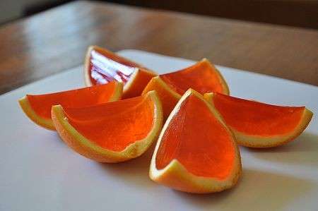 Gelatina dentro le arance