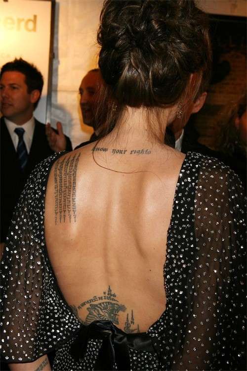 Angelina Jolie tatuaggi schiena