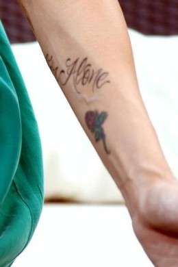 Elisabetta Canalis tatuaggio sul braccio