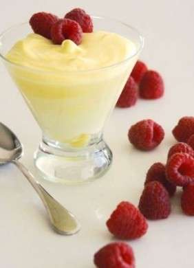 mousse al limone con lamponi