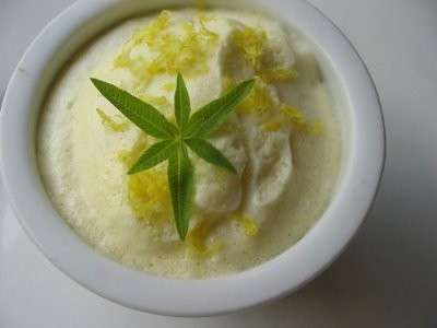 piatto di mousse al limone