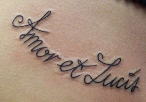 Tatuaggio in latino d'amore
