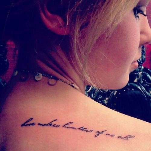 Tatuaggio sulla spalla