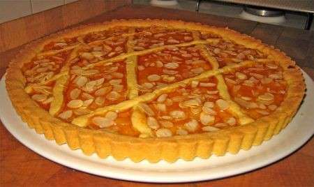 crostata marmellata pesche e mandorle