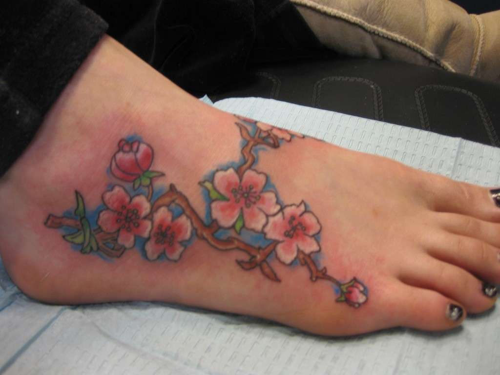 Tatuaggi con fiori: il ramoscello di pesco