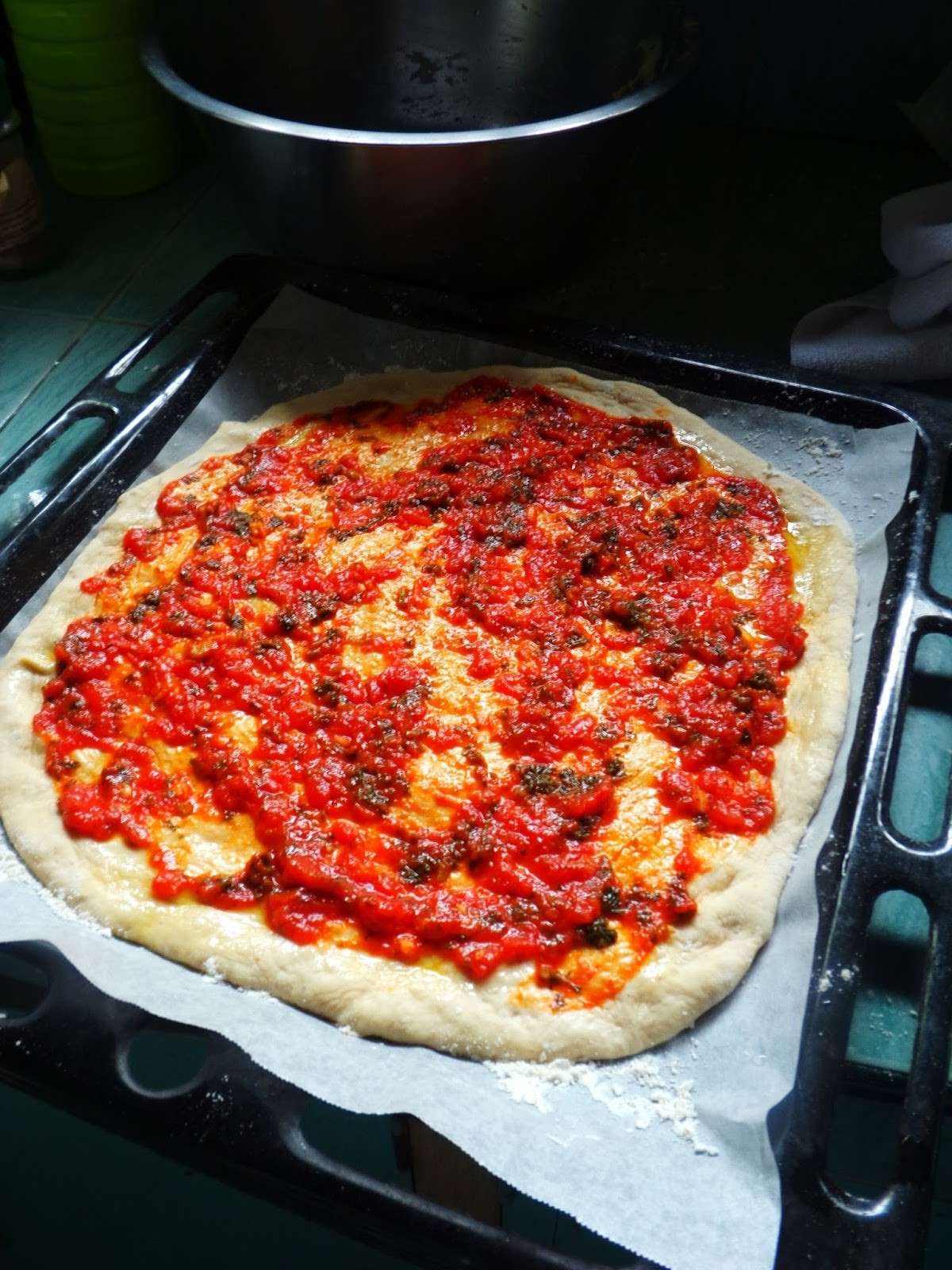Pizza con salsa di pomodori secchi