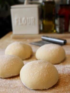 Panetti di impasto pronti