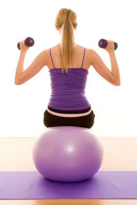 Perdere peso con esercizi facili con il pallone