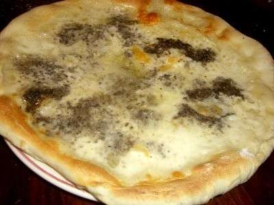 pizza bianca al tartufo