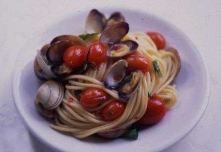 spaghetti alle vongole con pomodorino