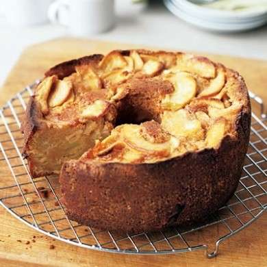 Torta di mele in versione ciambella, golosa bontà