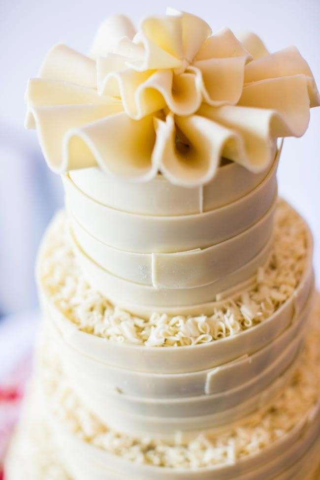 Torta nuziale a tre ripiani per matrimonio chic