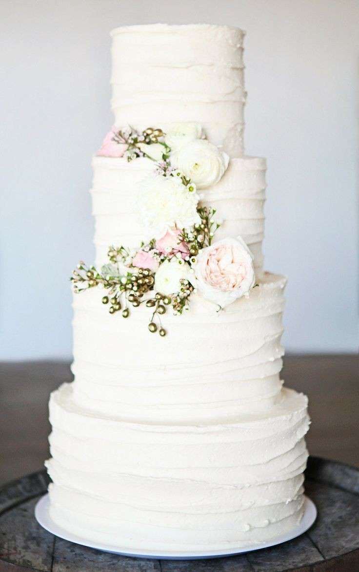 Torta nuziale con fiori