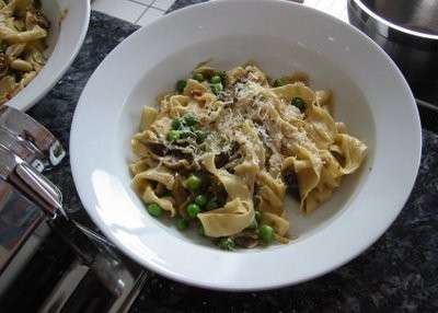 Tagliatelle carciofi e piselli