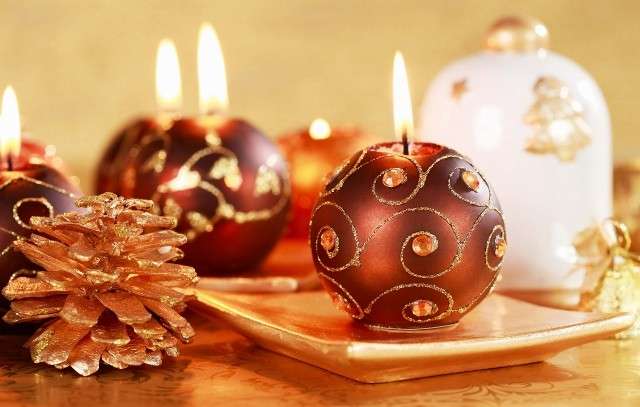 Candele decorate per il centrotavola
