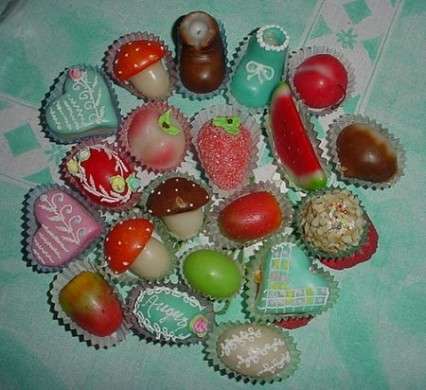dolcetti pasta di mandorle con glassa