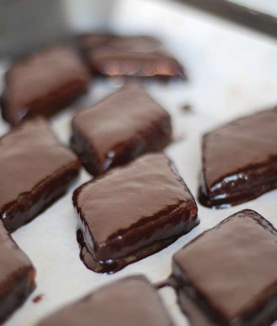 Mostaccioli napoletani con glassa al cacao