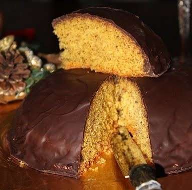 Parrozzo abruzzese con mandorle e cioccolato