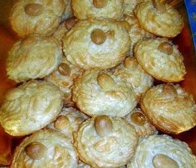 tanti dolcetti di pasta di mandorle