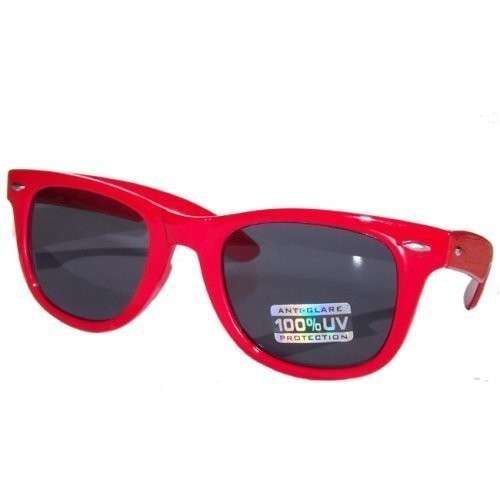 Moda anni 80: occhiali da sole rossi