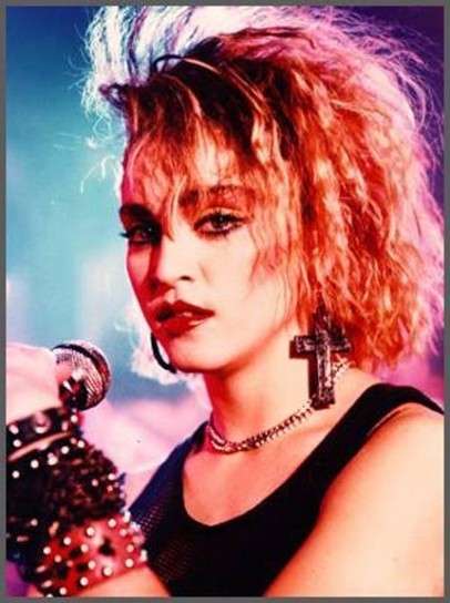 Moda anni 80: orecchini a croce indossati da Madonna