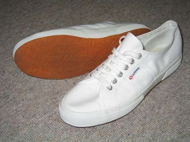 Moda anni 80: sneakers basse Superga