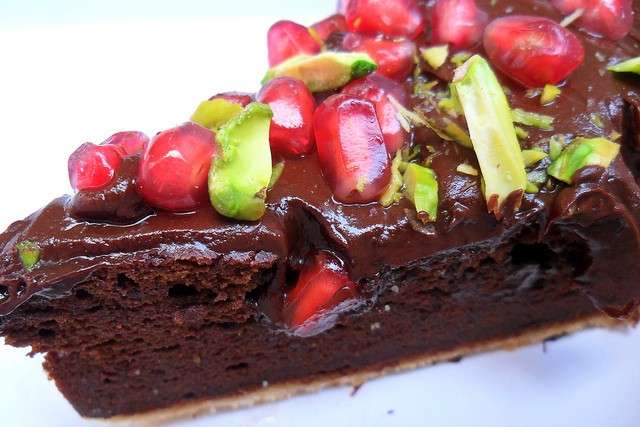 Torta cioccolatosa melograno e pistacchio