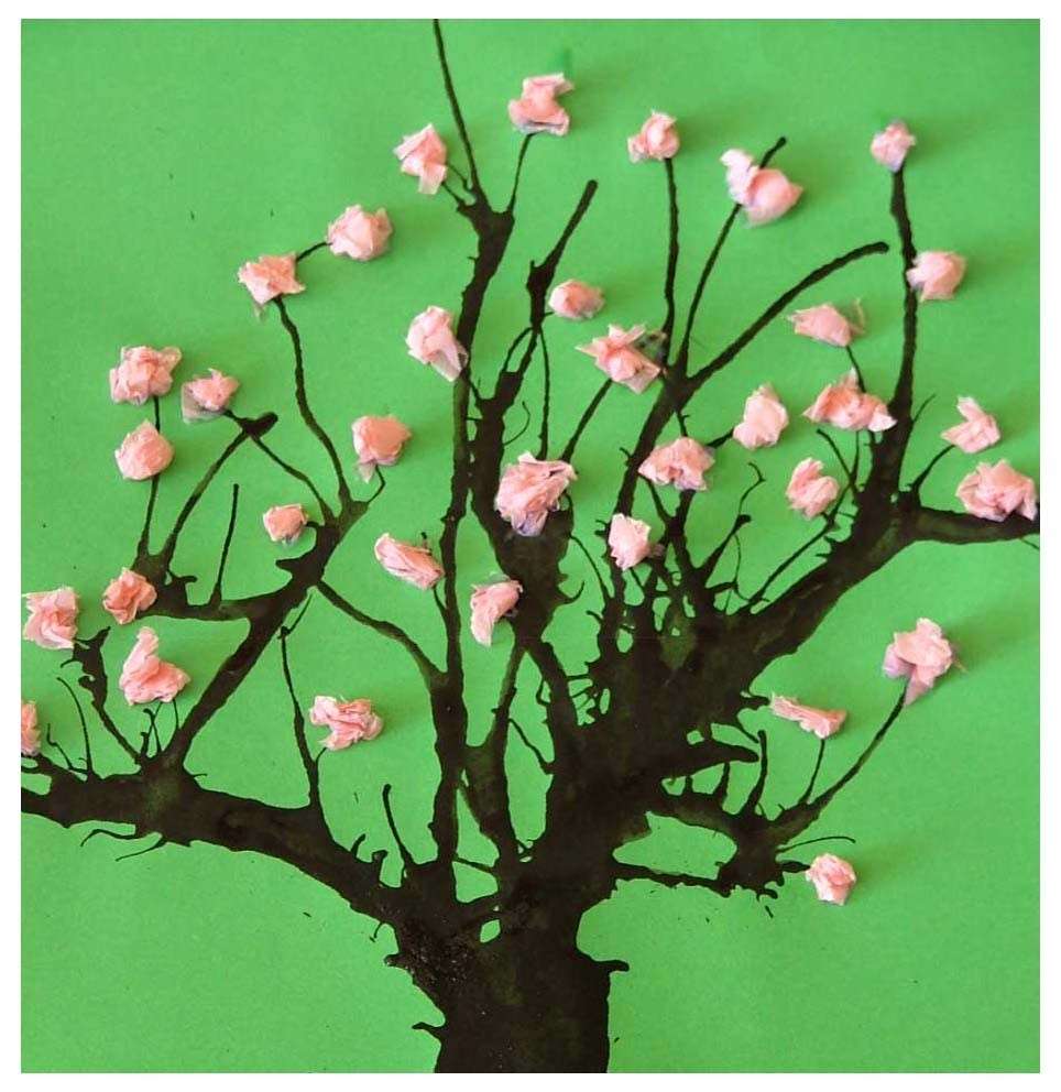 Albero con fiori rosa