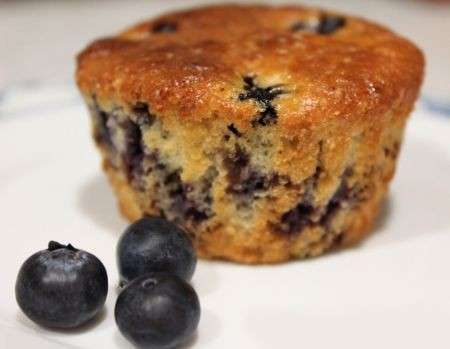 un muffin ai mirtilli