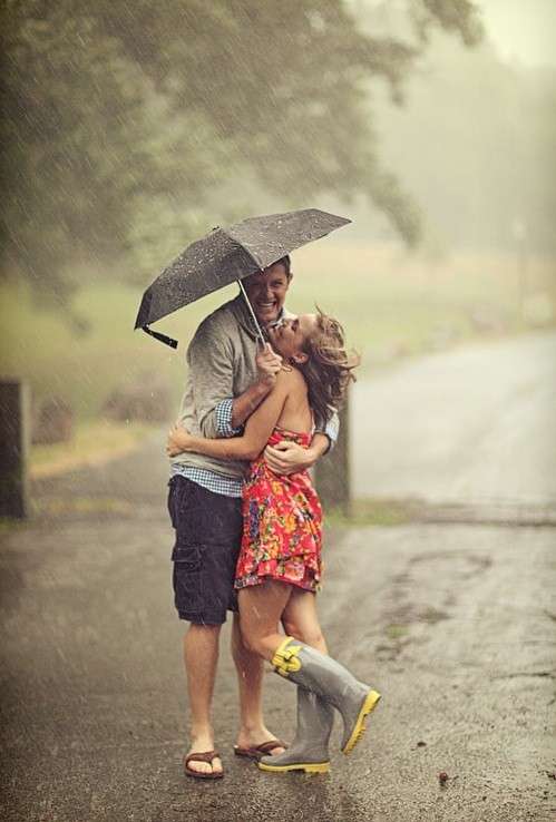 Innamorati sotto la pioggia