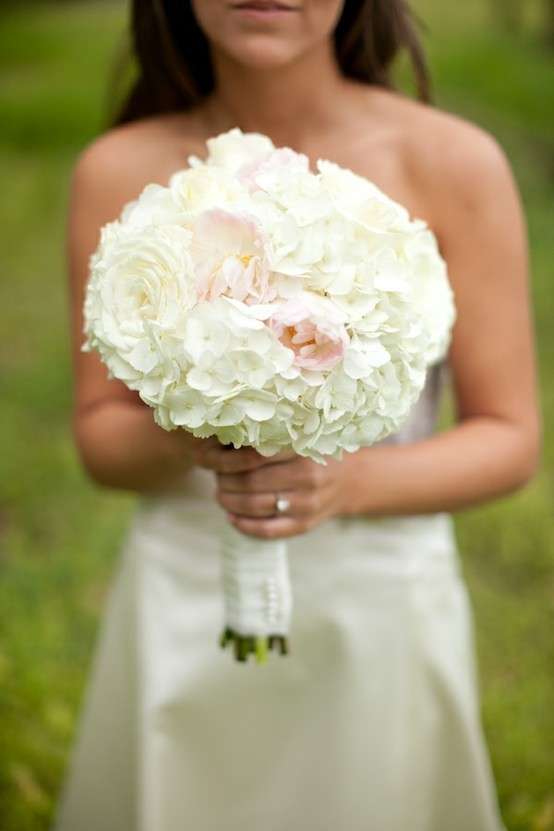 Peonie e ortensie bianche