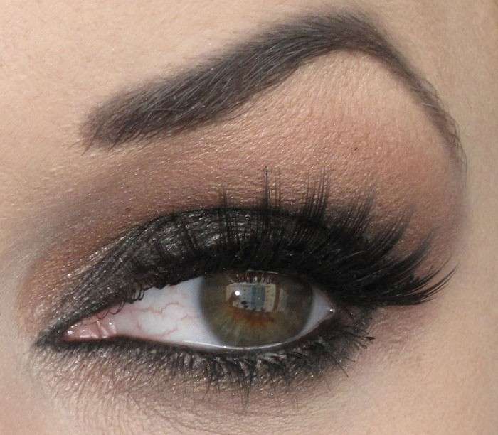Smokey nero per occhi verdi